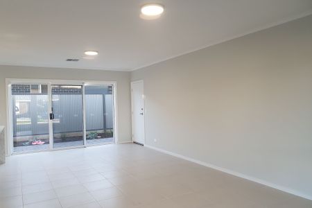 52 Waratah Avenue, - Photo 2