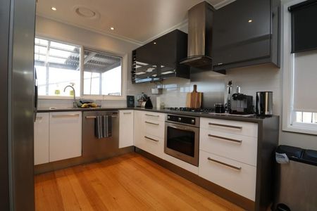 1 Johnston Avenue, Newcomb - Photo 3