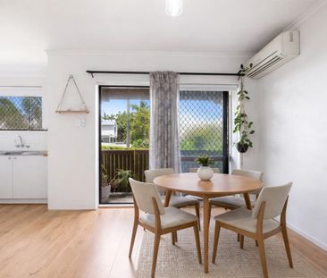 Charming Ground Floor Unit in Leafy, Blue Chip Location! - Photo 3