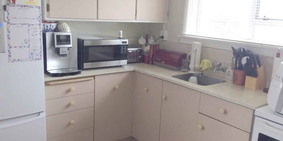 Three Bedroom Brick Home - Photo 3