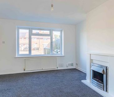 3 bed Terraced for rent - Photo 2