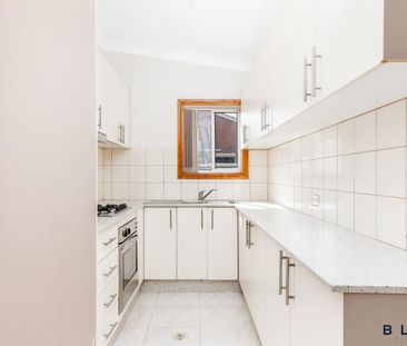 Three Bedroom Home with Character and Comfort! - Photo 3