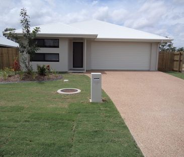 A stunning 4 bedroom family home in Mount Low - Photo 6