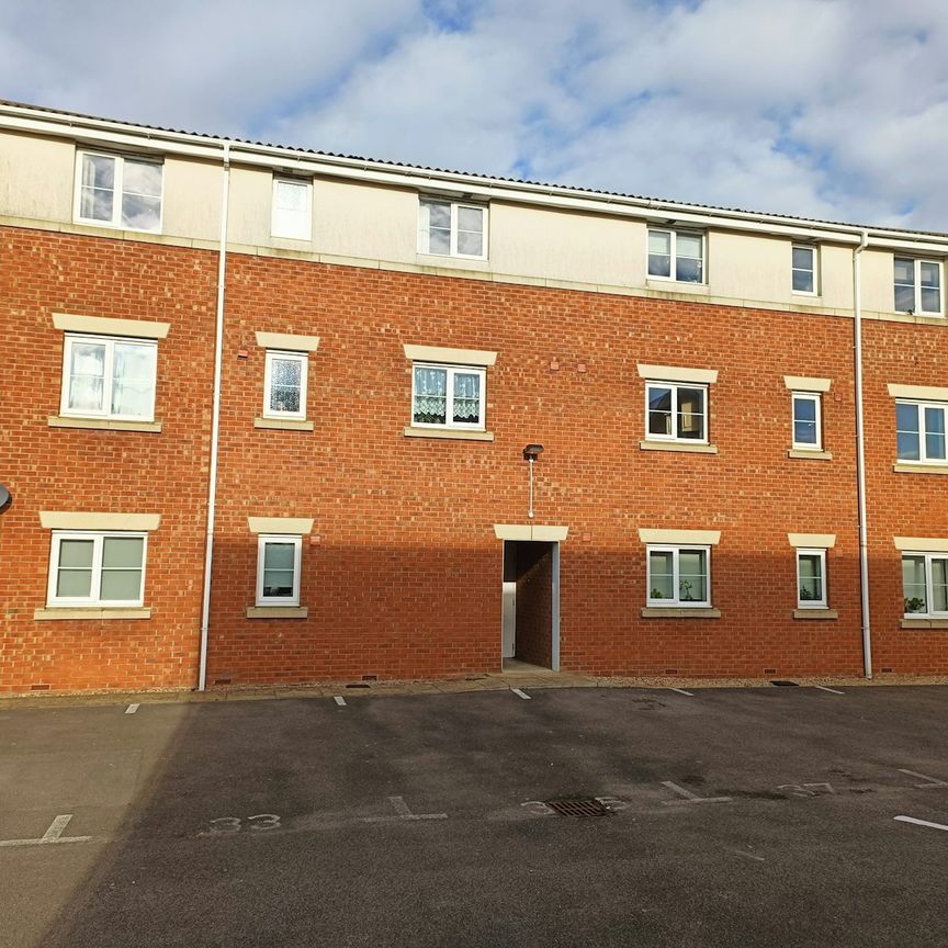 Flat to rent on - Photo 1