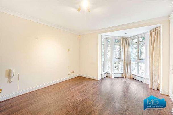 Riverside Gardens, London, N3 - Photo 1