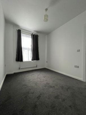 4 bedroom semi-detached house to rent - Photo 1