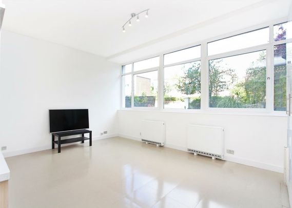 Studio Flat, Kersfield House, SW15 - Photo 1