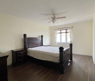 For Lease - 5302 Palmetto Place, Mississauga, Ontario - Photo 2