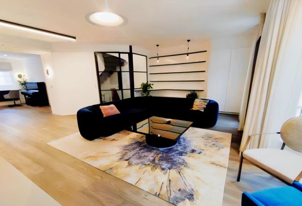 5 Bedroom 4 Bathroom - Photo 1