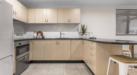 Spacious 3-Bedroom, 2-Bathroom Apartment for Lease in Newmarket, Auckland - Photo 3