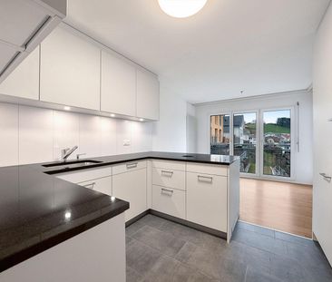 Helle 4.5-Zimmer-Wohnung mit Balkon und traumhafter Aussicht in Egg... - Photo 2