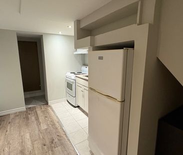 For Lease - 8 Poplar Plains Crescent Unit# B, Toronto, Ontario - Photo 6