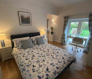 Detached annex - beautifully refurbished with parking and fibre bro... - Photo 6