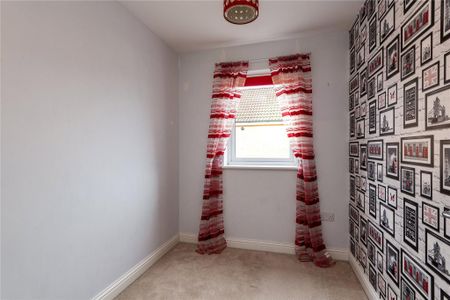 3 bedroom semi-detached house to rent - Photo 3