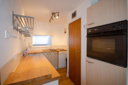 2 bedroom end of terrace house to rent - Photo 5