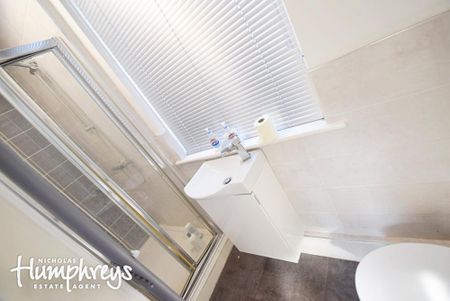 6 bedroom terraced house to rent - Photo 4