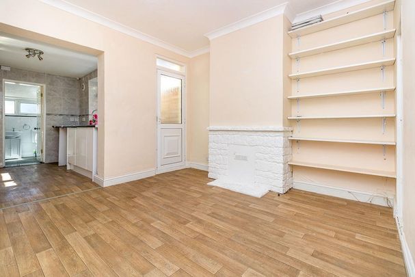 3 bedroom terraced house to rent - Photo 1