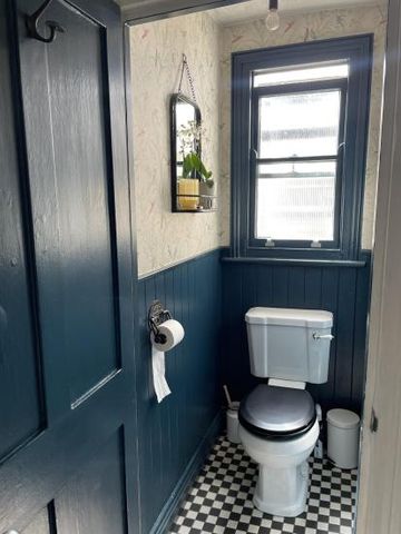 Beautiful large room in family home - Photo 3