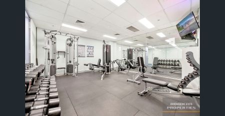 Stunning Two-Bedroom Apartment with Beautiful North-Facing Views - Photo 3