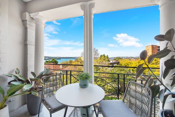 Sunny Penthouse Apartment, immaculately presented, superbly location (By Appointment) - Photo 1