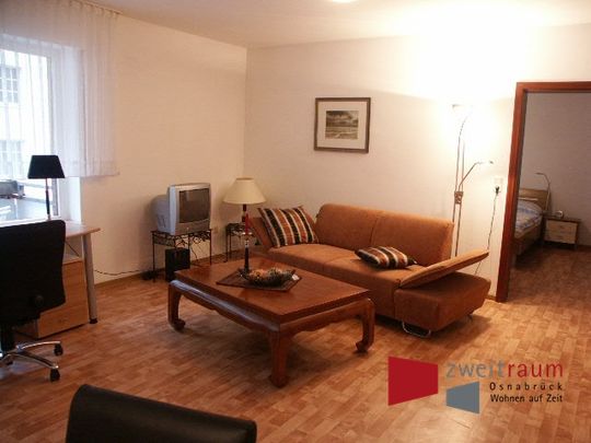 Wüste, zentrale 2-ZKB-Wohnung mit Balkon und PKW-Stellplatz, fußnah zur Innenstadt. - Photo 1