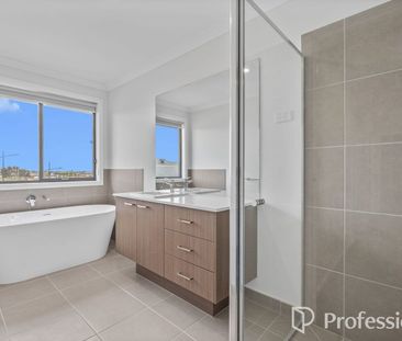 Spacious Family Living in the Heart of Fraser Rise! - Photo 3