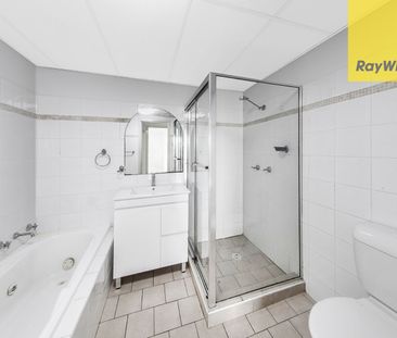 Beautifully Enhanced 2 Bedroom Apartment! - Photo 4