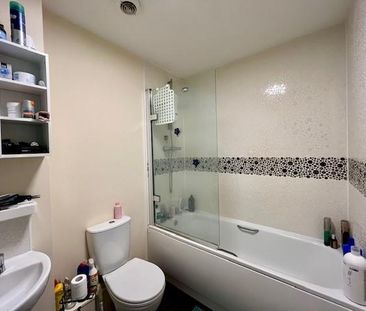 2 bedroom semi-detached house to rent - Photo 3