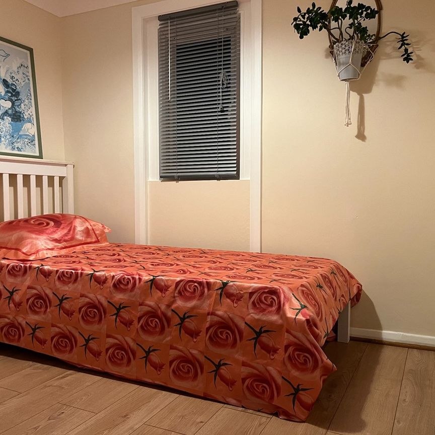 3 Bed Semi-Detached House, Appleton Road, SE9 - Photo 1