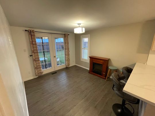 For Lease - 22 Grant Court Unit# #B, East Gwillimbury, Ontario - Photo 1