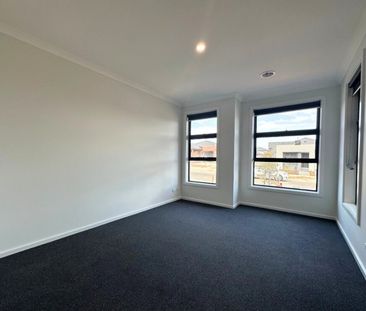 Beautiful 4 Bedroom Home for Rent - Photo 4