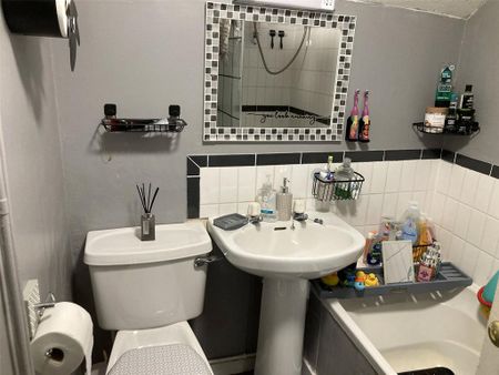 2 bedroom terraced house to rent - Photo 3