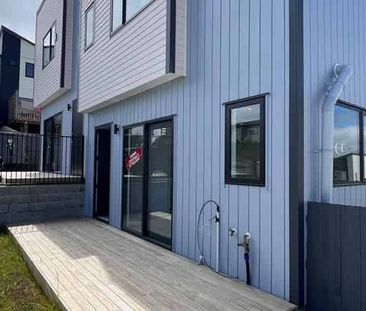 Stunning Three Bedroom Property - Photo 4