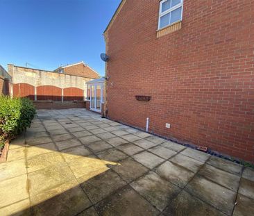 2 bedroom semi-detached house to rent - Photo 2