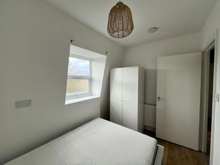 3 bedroom flat to rent - Photo 2