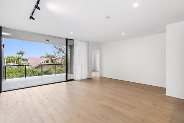 Spacious Modern Apartment in great Inner City Location - Photo 1