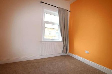 South Parade, Cleckheaton, BD19 - Photo 4