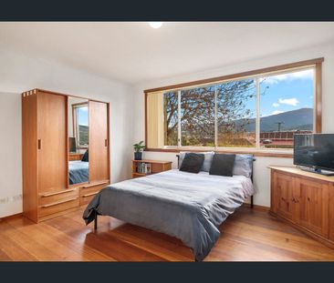 Spacious Family Home in Convenient Location - Photo 3