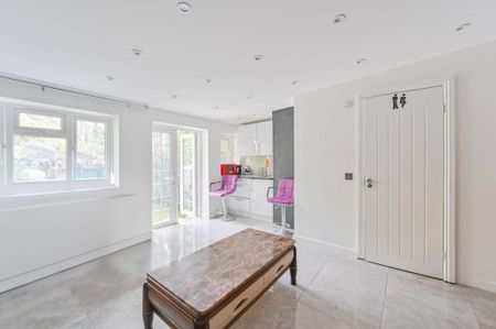 5 bedroom end of terrace house to rent - Photo 3