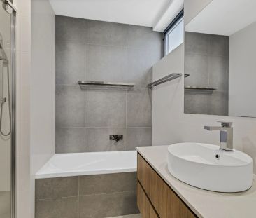 Furnished 3-Bedroom, 2-Bathroom Apartment with River Views – Top Fl... - Photo 3