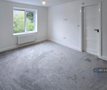 3 bedroom detached house to rent - Photo 4