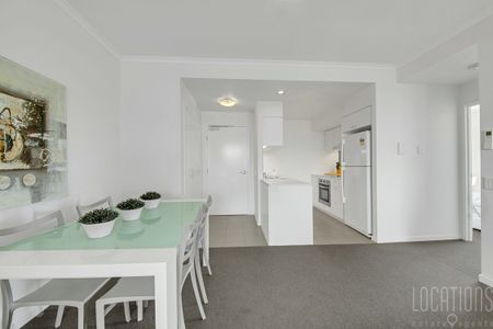 FULLY FURNISHED EXECUTIVE APARTMENT WITH VIEWS AT THE PINNACLE - Photo 3