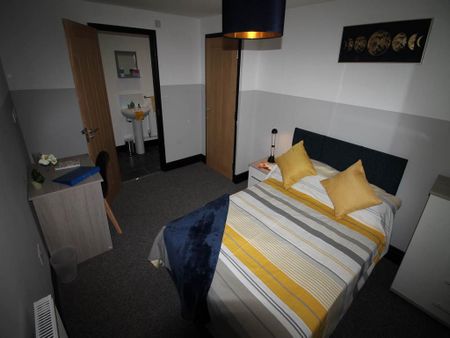 1 bedroom in a house share to rent - Photo 3