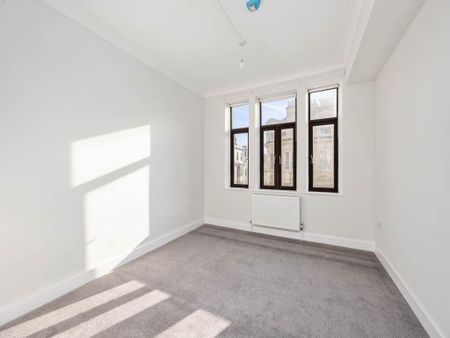 3 bedroom flat to rent - Photo 2