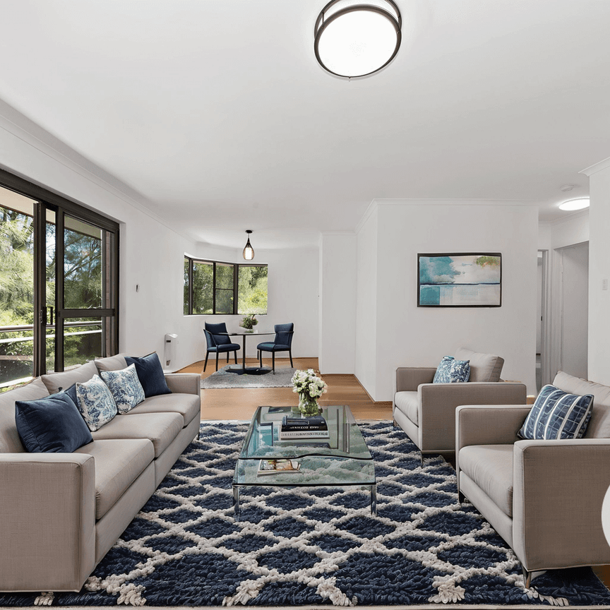 Renovated Corner Apartment with Bright and Leafy Aspect - Photo 1