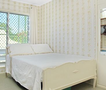 High-set Family Home - Photo 4