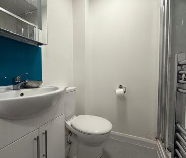 1 bedroom in a house share to rent - Photo 3