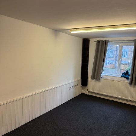 2 Bed Flat, Green Lanes, N16 - Photo 4