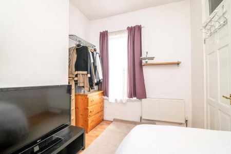 3 bedroom end of terrace house to rent - Photo 4