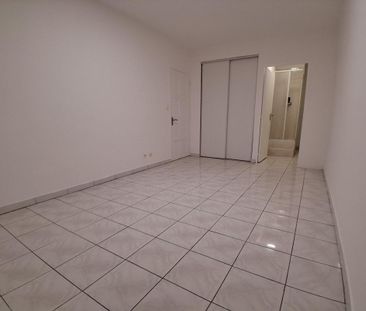 Location Appartement 3 pièces 83m² ST PIERRE 97410 - Photo 2